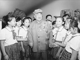 南昌西湖区小学生听老兵讲述抗战故事